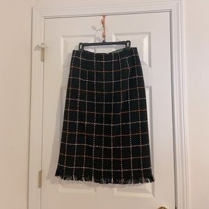 Harve’ Benard classy skirt! Fully lined & fringed hem w/knit wool pattern. Sz 8.